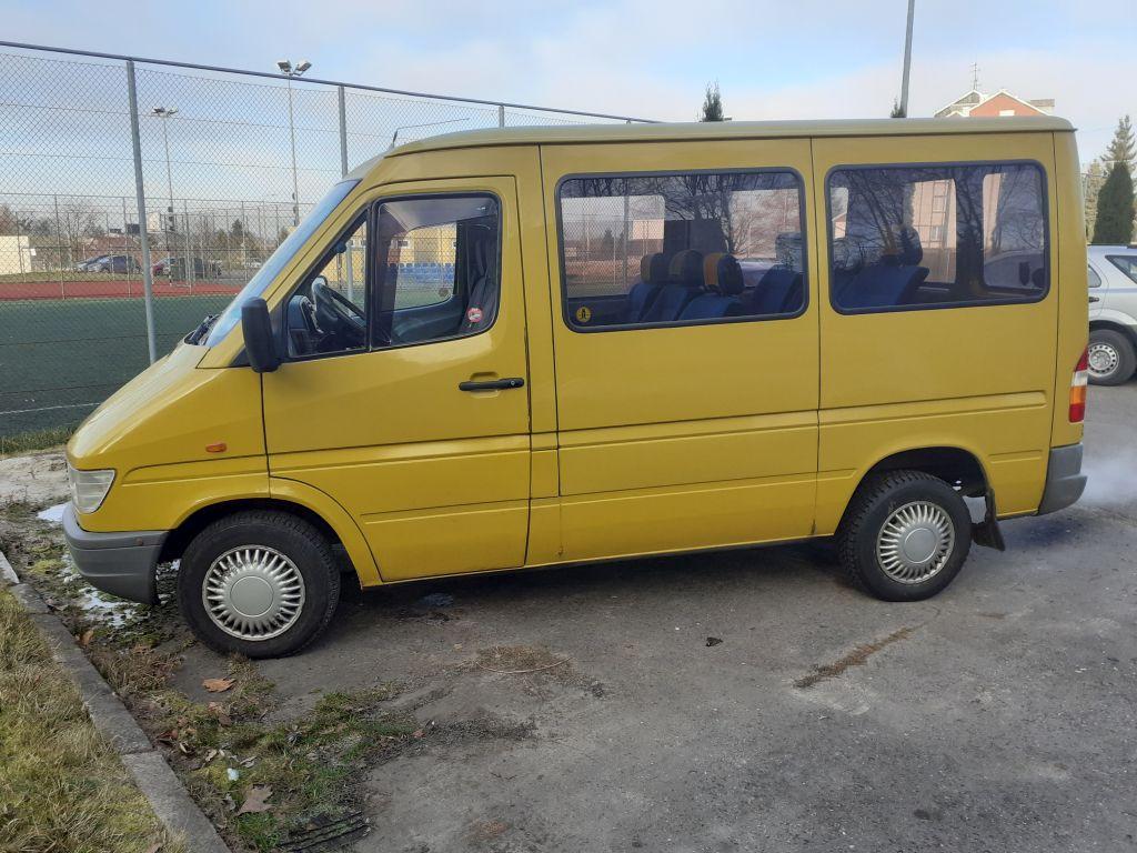 Samoch&oacute;d służbowy marki mercedes - zdjęcie nr 1